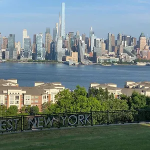 Retreat - 2br Nyc Access Apartment